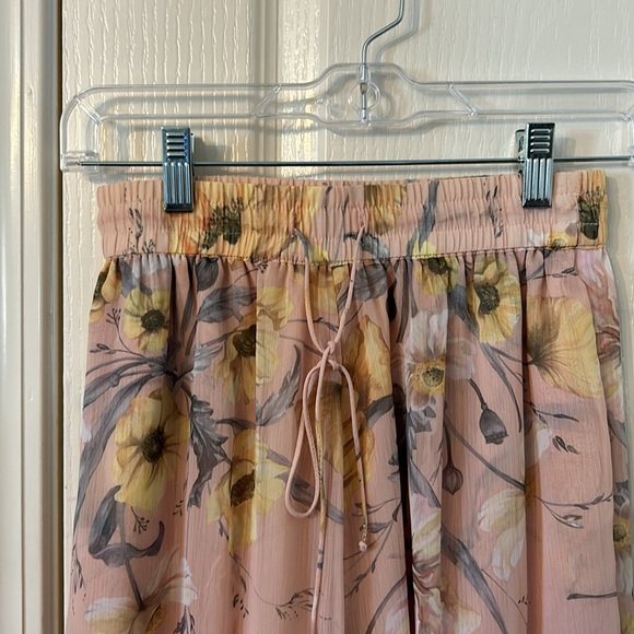 H&M Floral Tie-Back Top and pants - Picture 7 of 7